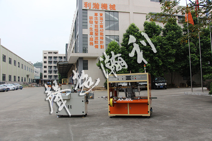 全自動<a href='http://www.sdzhjy.cn/xingyewenzhang/975.html' target='1' style='font-size:14px; font-weight:bold; color:#ff0000;'>商標分條機</a>