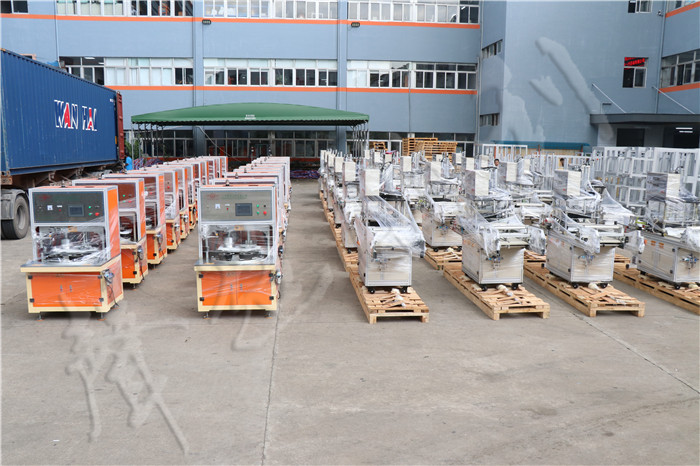 <a href='http://www.sdzhjy.cn/xingyezixun/882.html' target='1' style='font-size:14px; font-weight:bold; color:#ff0000;'>杯型口罩機</a>