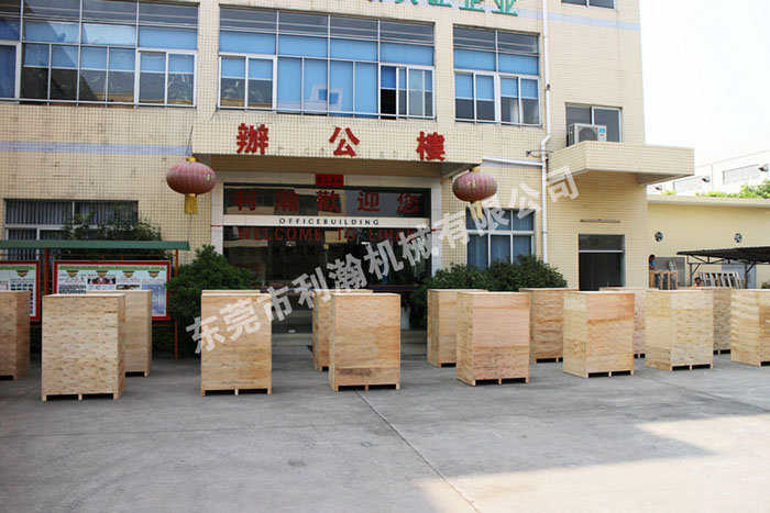 <a href='http://www.sdzhjy.cn/xingyezixun/1133.html' target='1' style='font-size:14px; font-weight:bold; color:#ff0000;'>超聲波剪切機</a>出貨