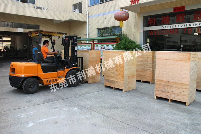 <a href='http://www.sdzhjy.cn/xingyezixun/1133.html' target='1' style='font-size:14px; font-weight:bold; color:#ff0000;'>超聲波剪切機</a>出貨